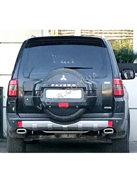 Спойлер на заднюю дверь Mitsubishi Pajero 4